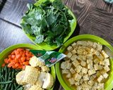 Foto langkah ke 1 dari resep Sayur Lodeh Santan Bening berbagai macam sayur: wortel 🥕,jagung🌽, bayam, kacang panjang.