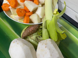Puré de ñame, colinabo y boniato con chips de manzana,, semillas de chía y cúrcuma