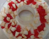 Foto langkah ke 4 dari resep Puding Jelly Susu Buah Merdeka.