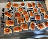 Une image de l'étape 7 de Canapés de saumon fumé,crème,aneth et tomates sur pain polaire.