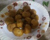 A picture of step 3 of Aloo k chatpatay pakoray.