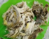 A picture of step 2 of Dry fish sauce.