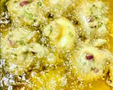 A picture of step 3 of Egg bhajia.