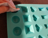 Foto del paso 6 de la receta: Como hacer decoraciones fáciles en chocolate para tortas