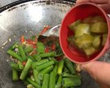 Foto langkah ke 5 dari resep Tumis Asam Cumi Jagung Muda.