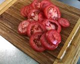 Une image de l'étape 1 de Salade de coeurs d'artichauts aux tomates, concombre et fleurs de thym.