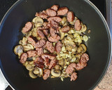 Foto del paso 4 de la receta: Foglie di Ulivo con Funghi e Salsicce