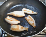 Foto del paso 4 de la receta: Chipirones a la plancha, con picada de ajo y perejil