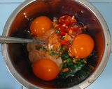 Foto langkah ke 3 dari resep Omelet Sosis Telur Bebek.
