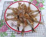 Foto langkah ke 8 dari resep Steamed garlic prawns.