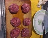 Foto del paso 3 de la receta: Hamburguesas caseras con queso, lechuga y tomate
