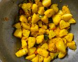 A picture of step 5 of Fried idli.