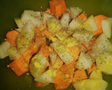 Foto del paso 1 de la receta: Papas y boniatos en condimento sabor pollo