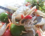 รูปขั้นตอนการทำที่ 3 ของ ส้มตำกุ้งสด
