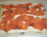 Foto del paso 2 de la receta: Piruletas de hojaldre con salmón y queso philadelphia