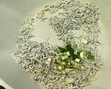 魩仔魚炒花生的食譜步驟3照片