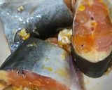 A picture of step 1 of Catfish Sour Soup.