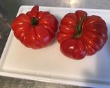 Une image de l'étape 1 de Salade de tomates marmande à l'ail noir et mozzarella di buffala.