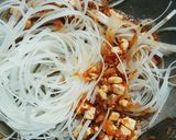 รูปขั้นตอนการทำที่ 7 ของ ผัดไทกุ้งห่อไข่จากน้ำจิ้มมะขาม
