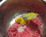 Foto langkah ke 2 dari resep Red Velvet Salt Bread.