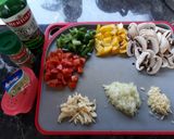 Foto langkah ke 1 dari resep Menemen Turkey ala @Neng Ina (sarapan sehat).