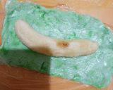 Foto langkah ke 3 dari resep Es Pisang Hijau Topping Es Krim.