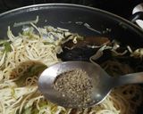 A picture of step 5 of Veg Hakka Noodles.