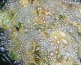A picture of step 6 of Sookhy (dry) Baisan ky pakoray.