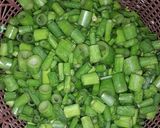 Foto langkah ke 2 dari resep Oseng oseng daun bawang.