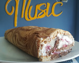 Foto del paso 17 de la receta: Brazo de gitano marmolado relleno de nata y fresas con chocolate
