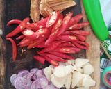 Foto langkah ke 2 dari resep Oseng kulit melinjo pedas.