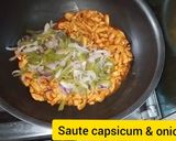 A picture of step 5 of Chicken Jalfrezi.