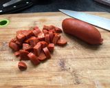 Foto del paso 1 de la receta: Desayuno sabatino (huevos con chorizo y frijoles)