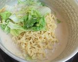 Foto langkah ke 4 dari resep Indomie Susu.