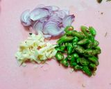 Foto langkah ke 3 dari resep Tumis Daun Singkong Ikan Asin Rebus.