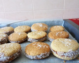 Foto del paso 4 de la receta: Alfajores rellenos de dulce de leche