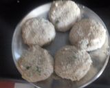 A picture of step 5 of Murmura potato tikki.
