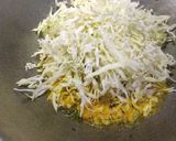 मूग डाळ टाकून पत्ता कोबीची भाजी (Moong Dal Patta Kobichi Bhaji Recipe In Marathi) रेसिपी स्टेप 2 फोटो 