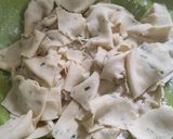 Foto langkah ke 4 dari resep Kripik bawang renyah dn simple.
