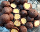 A picture of step 9 of Oreo chocolate balls.