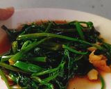 Hình bước làm 2 của món Rau muống xào tỏi đơn giản khi không có gì ăn