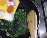 A picture of step 2 of Spinach Omelette 💚🥬🍕.