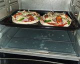 A picture of step 7 of Paneer pizza.