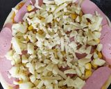 Hình bước làm 4 của món Pizza xúc xích ngô ngọt cho bé