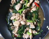 รูปขั้นตอนการทำที่ 4 ของ คะน้าหมูน้ำมันหอย