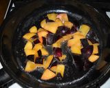 Foto del paso 2 de la receta: Postre tibio con ciruelas flambeadas
