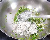 A picture of step 5 of Lilva Tuvar in green garlic gravy.