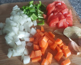 Foto del paso 1 de la receta: Estofado de patata 🥔🥕 y calamarcitos