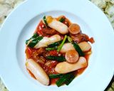 Hình bước làm 3 của món Bánh gạo, chả cá sốt cà chua 😂