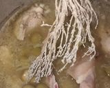 Une image de l'étape 2 de Tadjin d'olives et poulet.